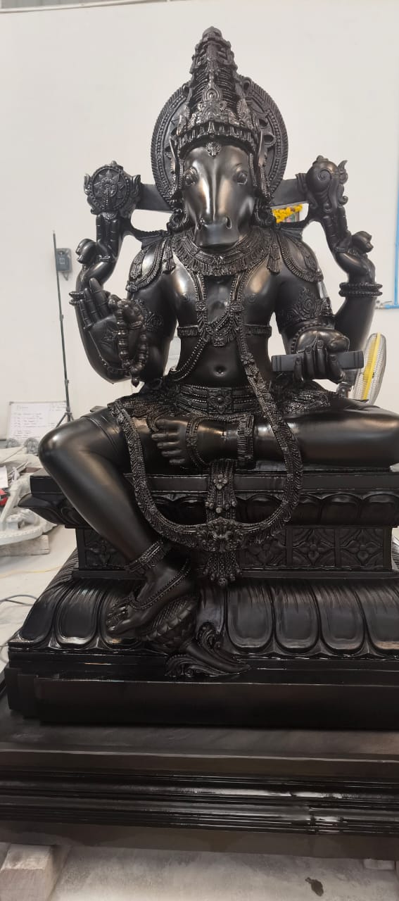 Vidya Hayagreeva adorned, three-quarter view